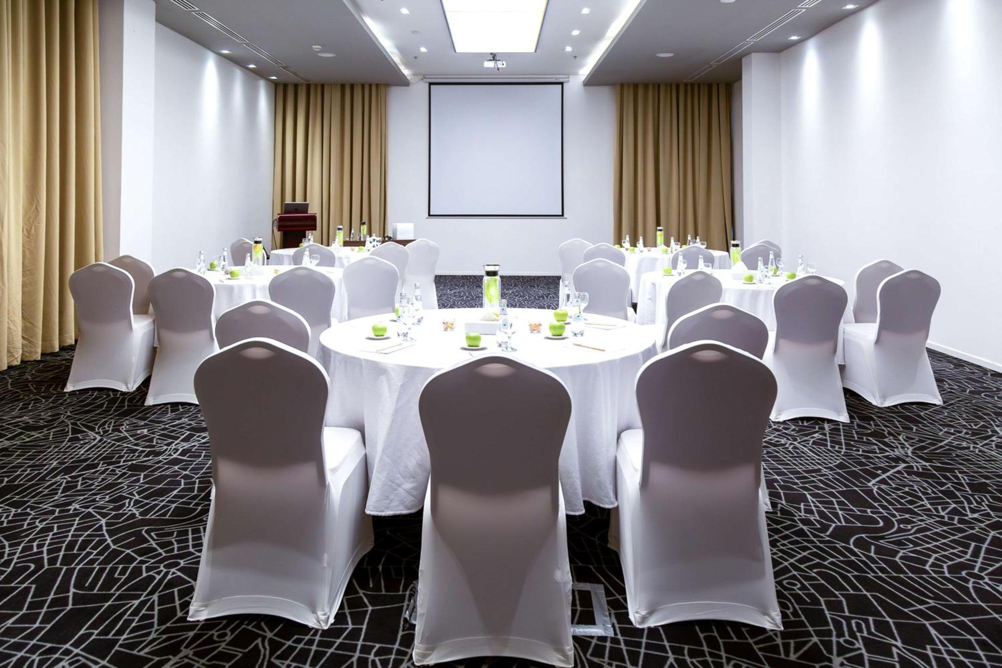 Radisson Hotel & Apartments Dammam Industrial City מראה חיצוני תמונה