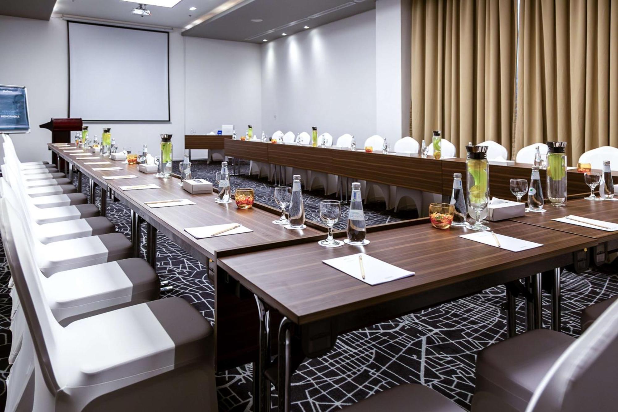 Radisson Hotel & Apartments Dammam Industrial City מראה חיצוני תמונה