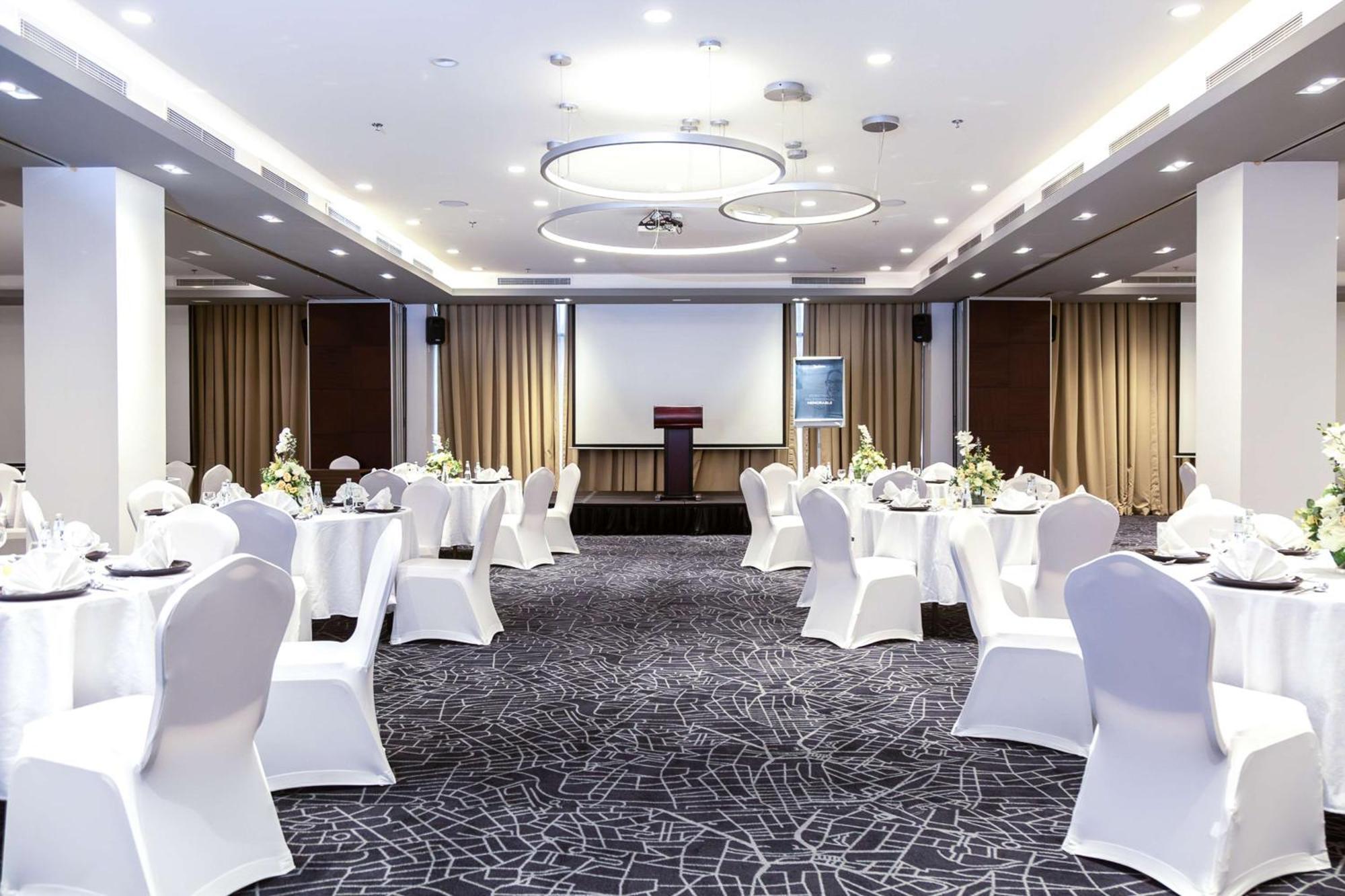 Radisson Hotel & Apartments Dammam Industrial City מראה חיצוני תמונה