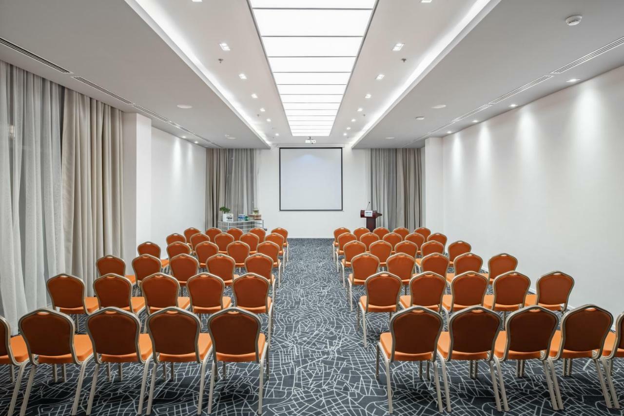 Radisson Hotel & Apartments Dammam Industrial City מראה חיצוני תמונה