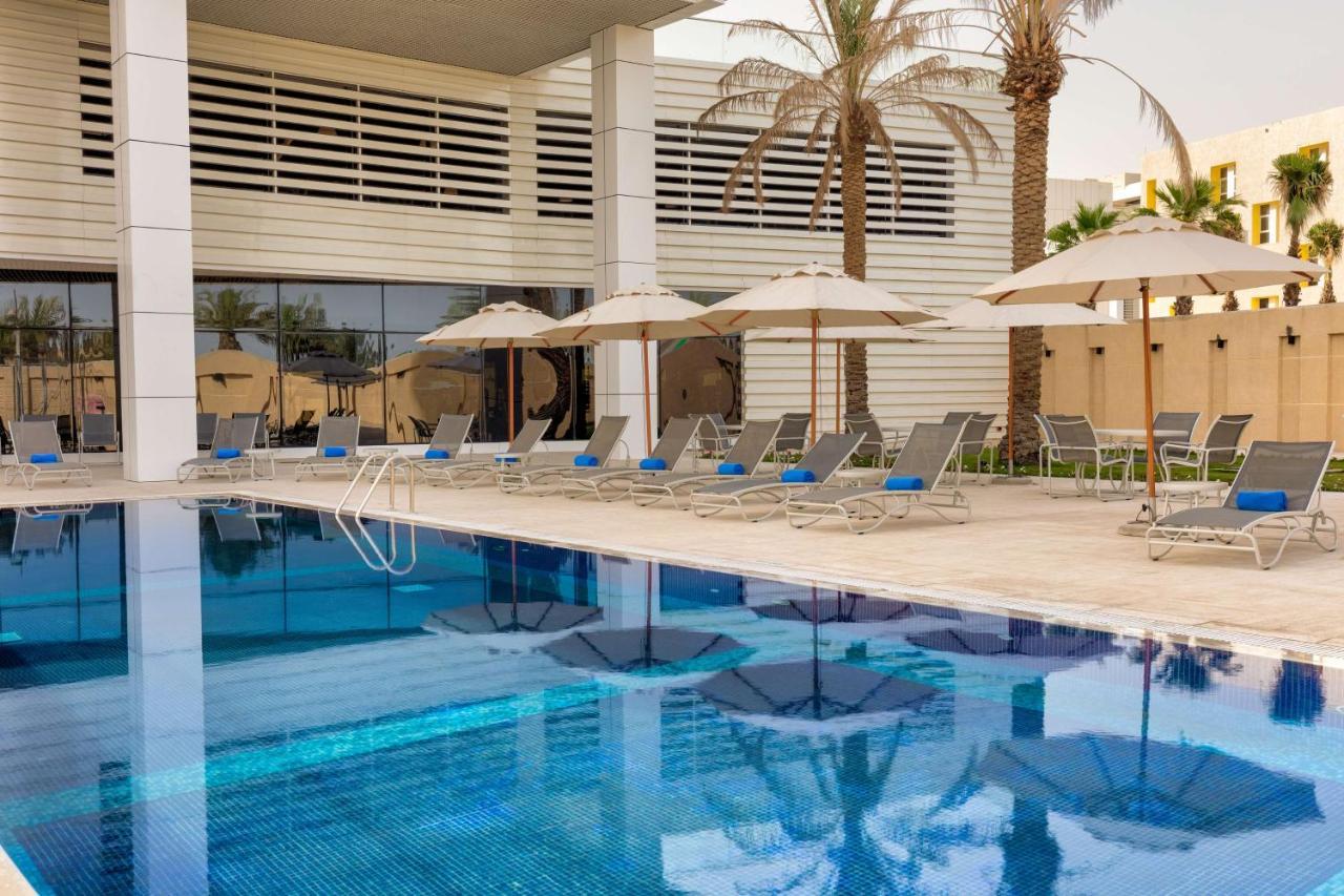 Radisson Hotel & Apartments Dammam Industrial City מראה חיצוני תמונה